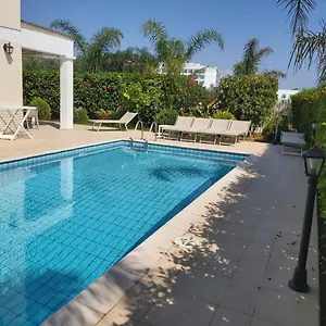 anthorina-villa-8.protaras-cy-hotels.com/